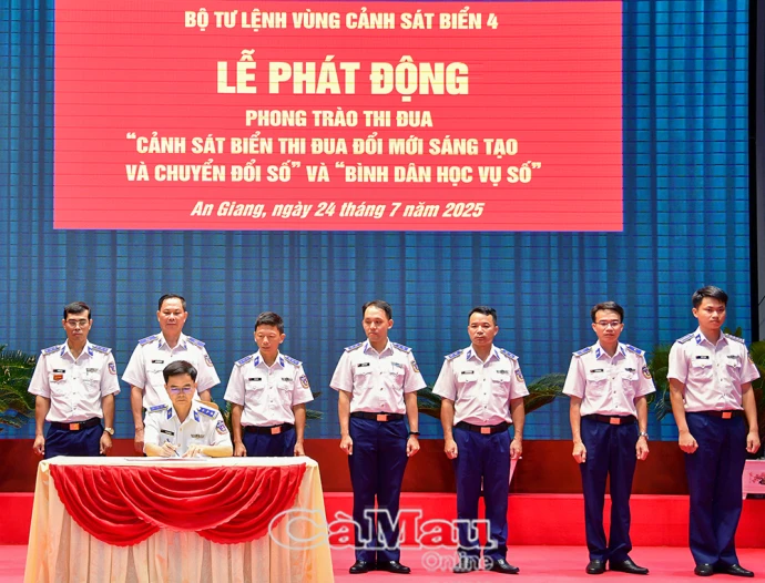 Thi đua “Đổi mới sáng tạo và chuyển đổi số”, “Bình dân học vụ số”