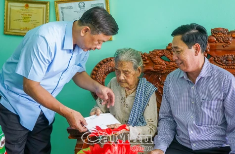 Tri ân Mẹ Việt Nam Anh hùng và gia đình chính sách