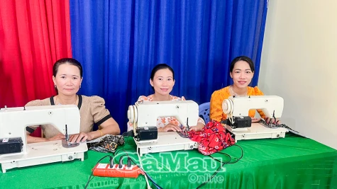 Học may tại chỗ, mở lối sinh kế bền vững
