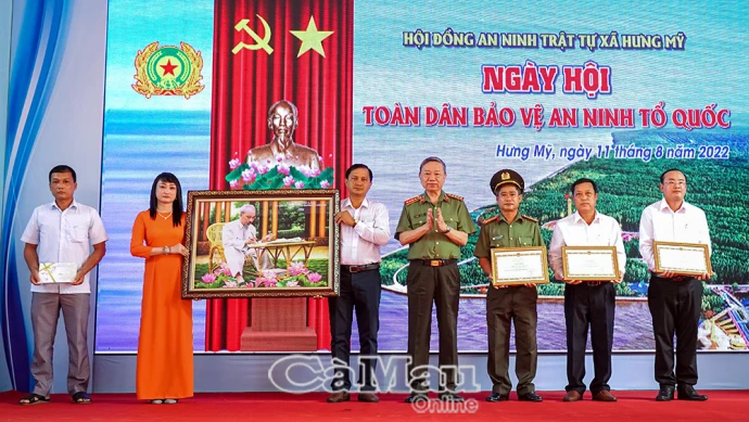 Tiếp nối chặng đường xây dựng “điểm tựa của lòng dân”