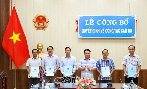 Lễ công bố các quyết định thành lập đơn vị sự nghiệp công lập trực thuộc UBND xã Năm Căn