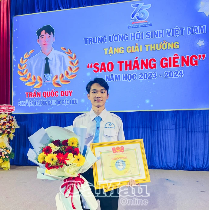 16 học sinh, sinh viên Cà Mau được nhận học bổng “Vững tương lai”
