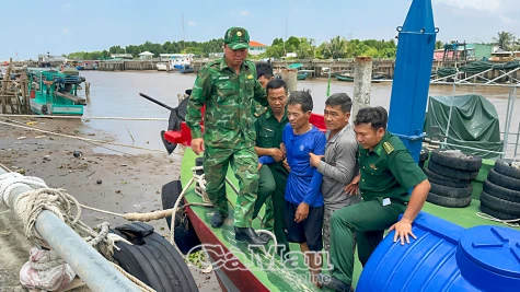 Hải đội Biên phòng 2 kịp thời cứu hộ ngư dân gặp nạn trên biển