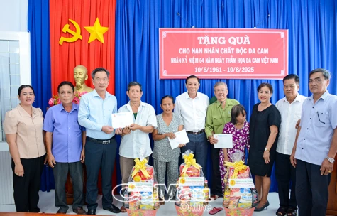 Thăm, tặng quà nạn nhân da cam: Lan toả yêu thương, tiếp thêm nghị lực