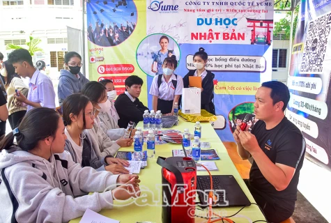 Hơn 200 sinh viên tham gia Ngày hội việc làm năm 2025