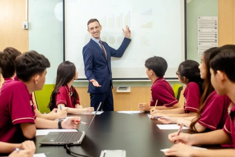 Từ 25/9, áp dụng quy định mới về dạy và học bằng tiếng nước ngoài
