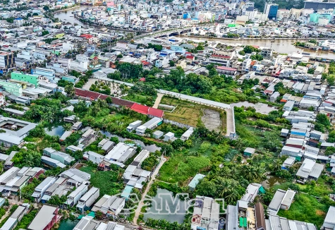 Những “đốm da beo” giữa lòng đô thị