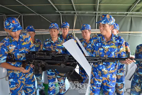 Người lính quân hàm xanh giữ bình yên nơi cửa biển