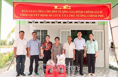 Xã Vĩnh Phước: Bàn giao 27 căn nhà cho người có công và thân nhân liệt sĩ