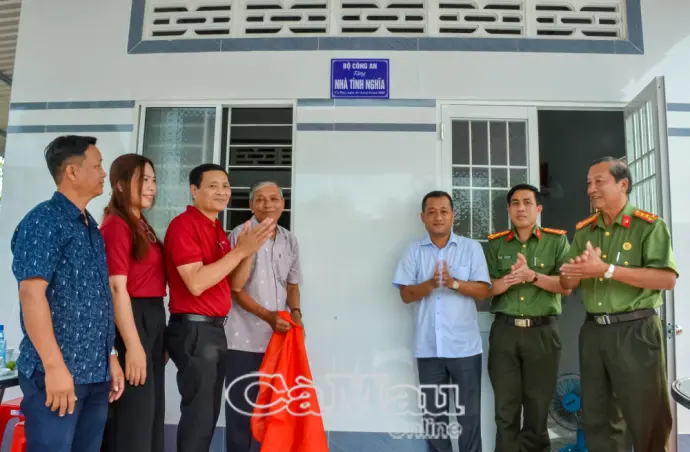 Bàn giao nhà cho hội viên cựu Công an Nhân dân