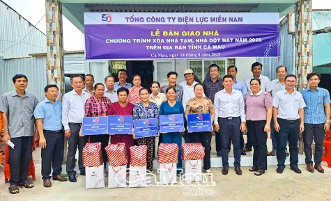 Khánh thành và bàn giao 5 căn nhà “Đại đoàn kết” tại xã Hòa Bình