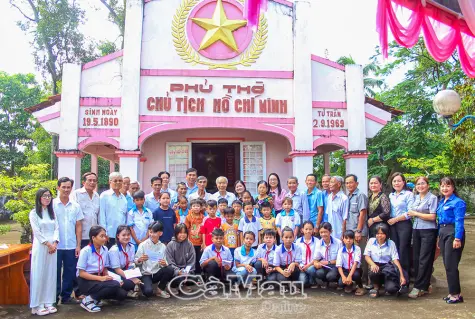 Lan tỏa tinh thần hiếu học từ Quỹ Khuyến học tại Phủ thờ Chủ tịch Hồ Chí Minh