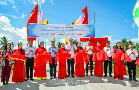 Bí thư Tỉnh uỷ Nguyễn Hồ Hải dự khánh thành cầu Kênh Cơi Ba