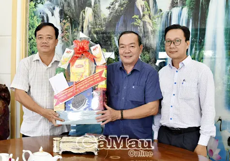 Lãnh đạo tỉnh thăm, tặng quà gia đình chính sách dịp Quốc khánh 2/9