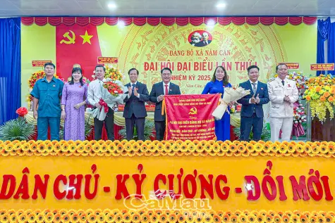 Năm Căn phát triển thương mại, dịch vụ và du lịch rừng ngập mặn