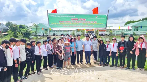 Con đường mới mang niềm vui đến thầy trò Trường THCS Tân Ân Tây