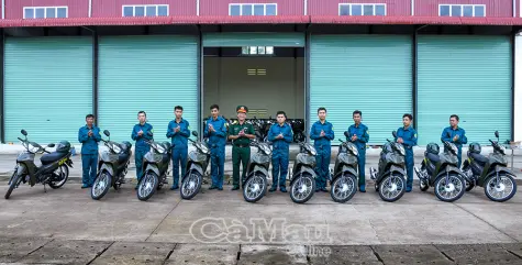 Bàn giao 128 xe mô tô phục vụ công tác quân sự, quốc phòng ở cơ sở