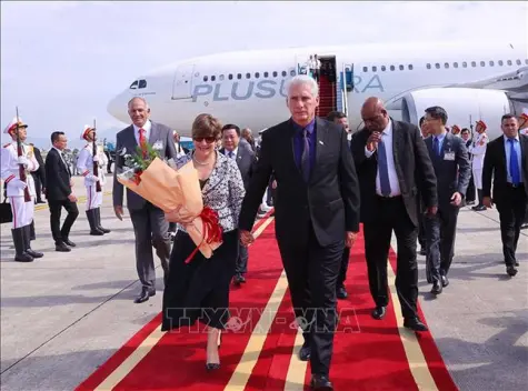 Bí thư thứ Nhất, Chủ tịch nước Cuba và Phu nhân đến Hà Nội, bắt đầu thăm cấp Nhà nước, dự Lễ kỷ niệm 80 năm Quốc khánh Việt Nam