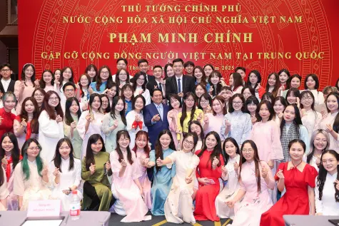 Thủ tướng chia sẻ với kiều bào tại Trung Quốc về không khí, tinh thần Quốc khánh trong nước