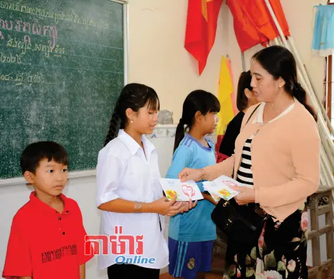 ជំនួយសិស្ស Khmer ទៅសាលា