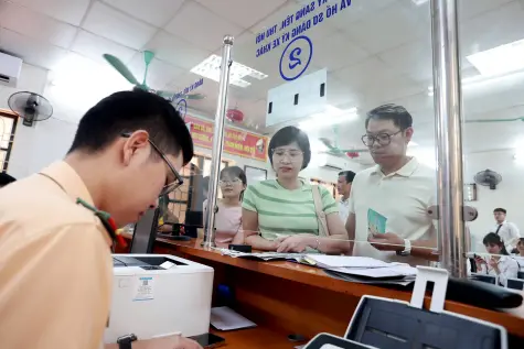 Thủ tướng quyết: Cấp giấy phép lái xe rút xuống 4 ngày rưỡi, giảm 30% lệ phí đăng ký xe