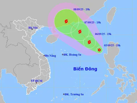 Áp thấp nhiệt đới ở Biển Đông, nguy cơ mạnh thành bão