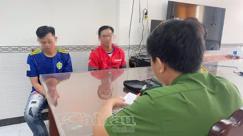 Bắt giữ 2 đối tượng tàng trữ trái phép chất ma tuý