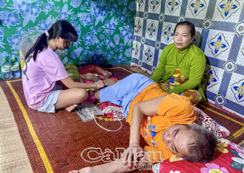 Thương tâm hai cha con bệnh tật hiểm nghèo