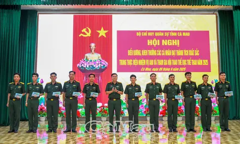 Biểu dương lực lượng vũ trang tại hội thao và diễu binh A80