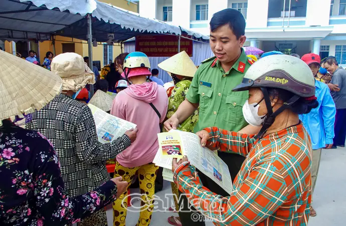 Đưa chính sách đến gần dân