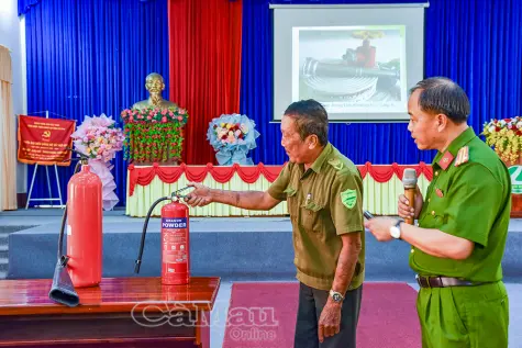 Huấn luyện PCCC, CNCH cho lực lượng ANTT cơ sở