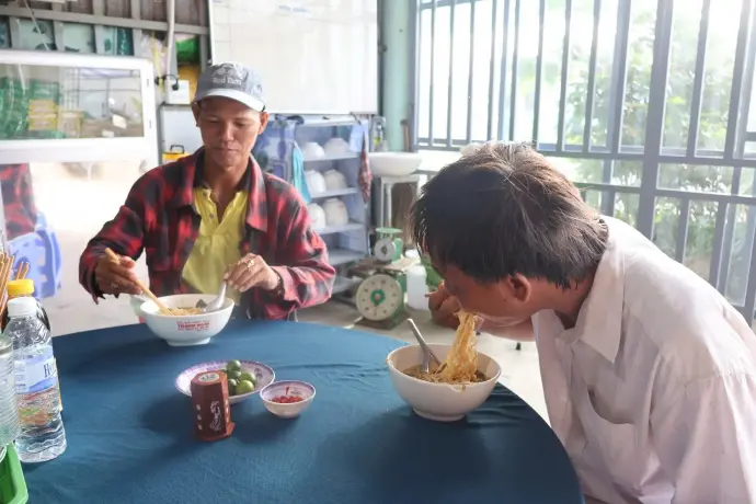 Ấm lòng từ “Tiệm mì chay 1.000 đồng”