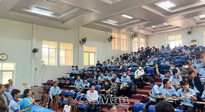 Hội thảo định hướng nghề nghiệp: Bệ phóng cho sinh viên Cà Mau
