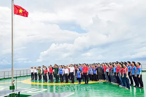 TP Hồ Chí Minh trao 6,5 tỷ đồng quà tặng quân dân vùng biển Tây Nam