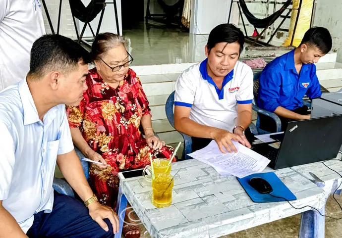 Đưa chính quyền đến gần dân