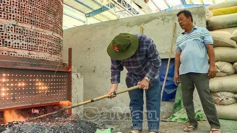 Hỗ trợ nông dân sấy và lưu trữ chờ giá lúa phục hồi