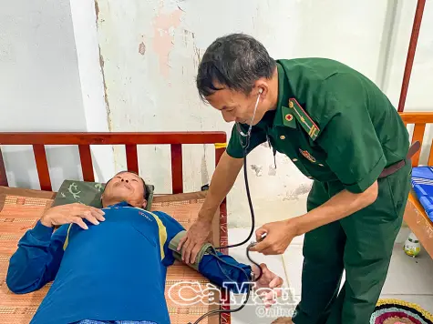 Kịp thời cứu 4 thuyền viên gặp nạn trên biển