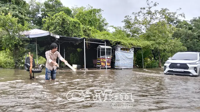 Người “tò tét” điều tiết giao thông