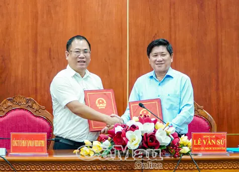 Ký kết hợp tác tổ chức Ngày hội Cua Cà Mau lần II