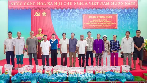 Xã Tân Ân san sẻ yêu thương cho hộ nghèo