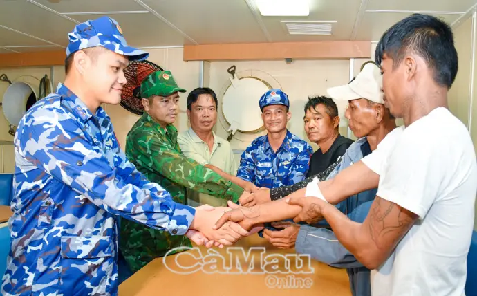 Kịp thời cứu nạn 4 ngư dân trên vùng biển Tây Nam