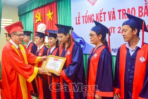 119 tân cử nhân Y tế Bạc Liêu nhận bằng tốt nghiệp