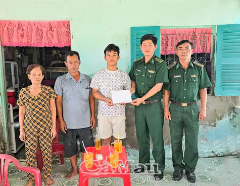 Đồn Biên phòng Nhà Mát chăm lo an sinh cho học sinh nghèo