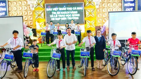Bảo Việt Nhân thọ Cà Mau tiếp sức ước mơ đến trường