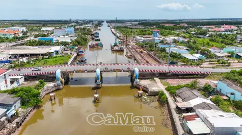 Ngăn mặn, chống tràn, chủ động ứng phó biến đổi khí hậu
