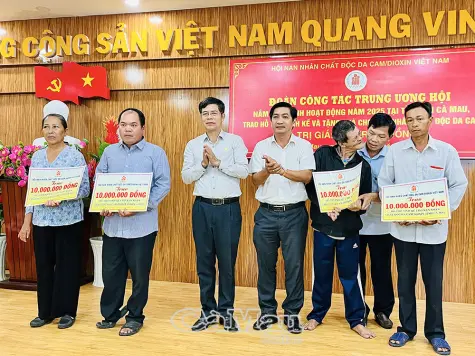 Hơn 100 triệu đồng tiếp sức nạn nhân da cam Cà Mau