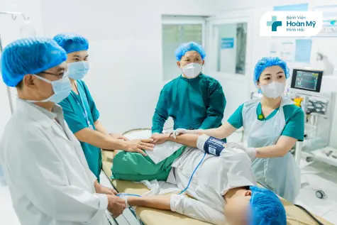 Phát hiện hơn 100 polyp ở dạ dày và đại trực tràng bằng nội soi