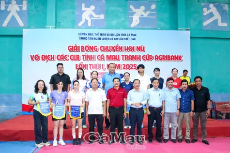 Khai mạc Giải bóng chuyền hơi nữ vô địch các CLB tỉnh Cà Mau