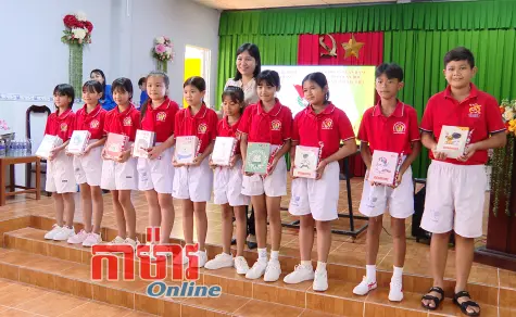 រួមគ្នាគិតគូរដល់សិស្សក្រីក្រ