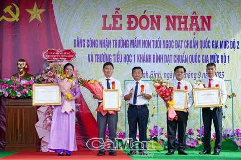 Hai trường học ở Khánh Bình đạt chuẩn quốc gia